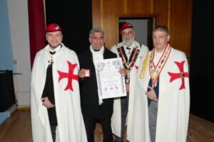 Angelo Iannelli riceve la Croce d’Oro Giubilare di San Benedetto a Villa di Briano