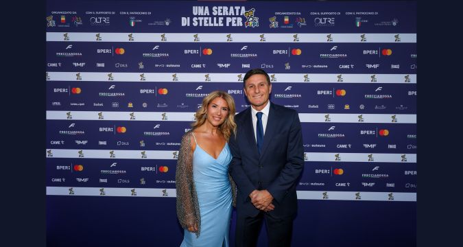 Gli artisti sul palco di Una Serata di Stelle per PUPI in Piazza del Plebiscito a Napoli