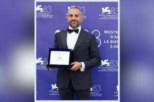 Luciano Perrone riceve il premio Beauty for Cinema a Venezia durante il Gran Galà Premio Cinema & Industria